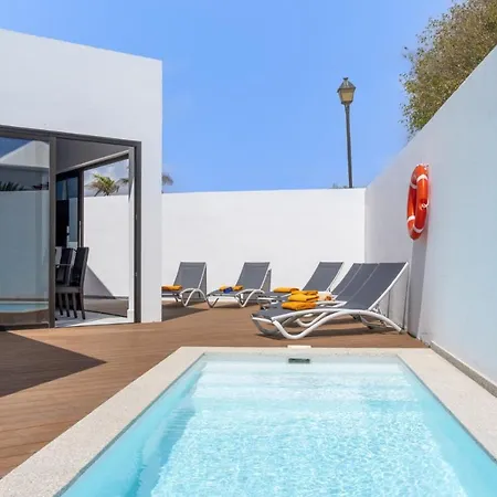 Villa Jj By *