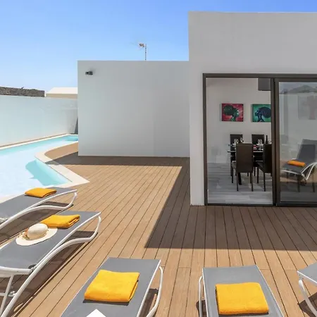 Villa Jj By *